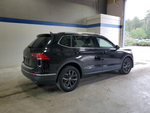 3VV3B7AX4PM027626 - 2023 VOLKSWAGEN TIGUAN SE Czarny zdjęcie 3
