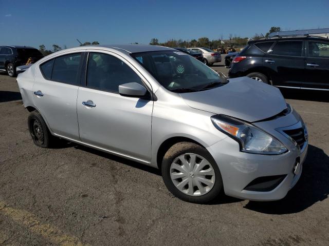 3N1CN7AP5KL833014 - 2019 NISSAN VERSA S 银色 照片 4