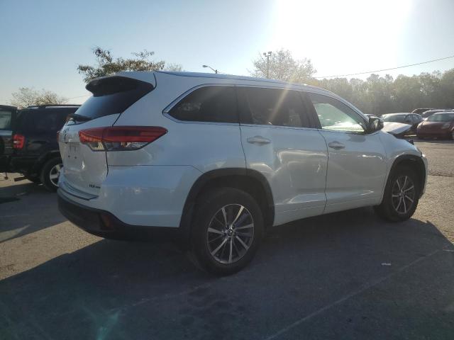 5TDJZRFH2JS553677 - 2018 TOYOTA HIGHLANDER SE 白色 照片 3