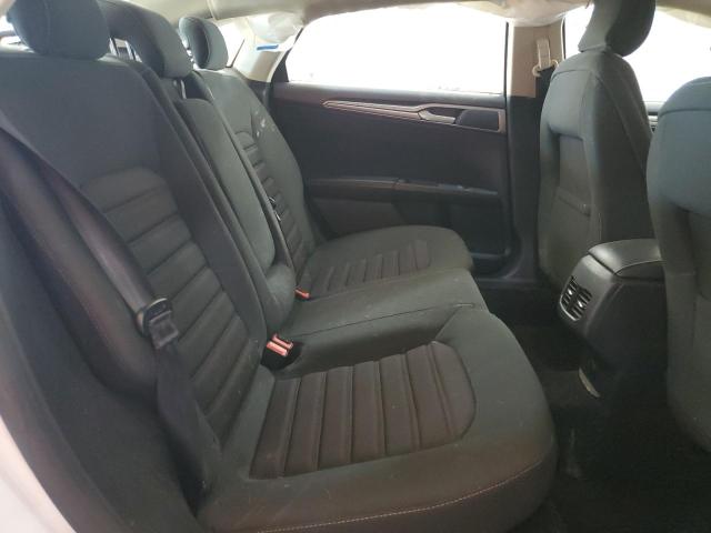 3FA6P0LUXKR196669 - 2019 FORD FUSION SE WHITE photo 10