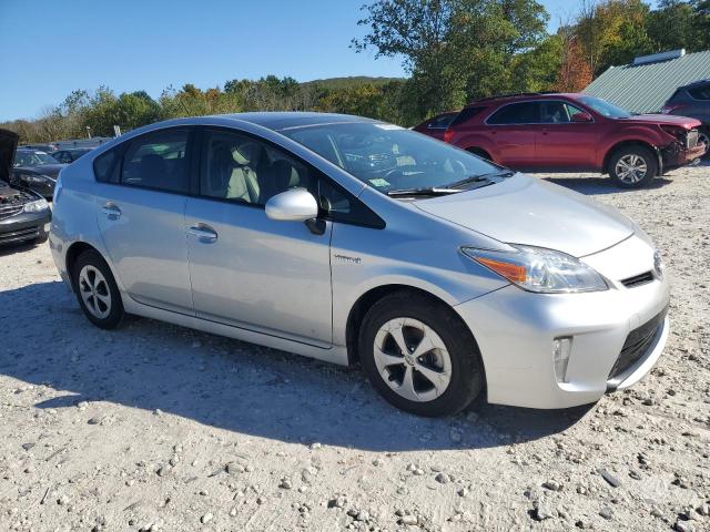 JTDKN3DUXF1870821 - 2015 TOYOTA PRIUS ვერცხლისფერი ფოტო 4