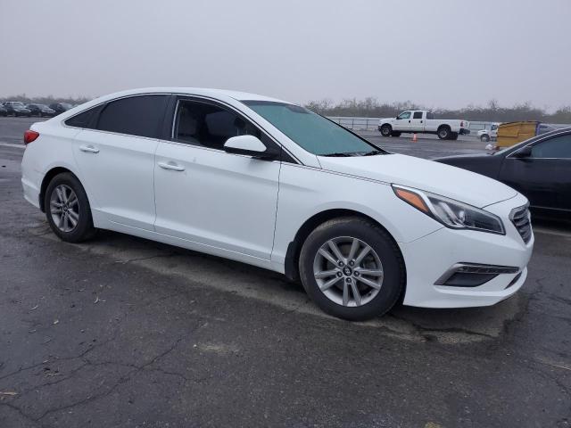 5NPE24AF2FH190194 - 2015 HYUNDAI SONATA SE WHITE photo 4