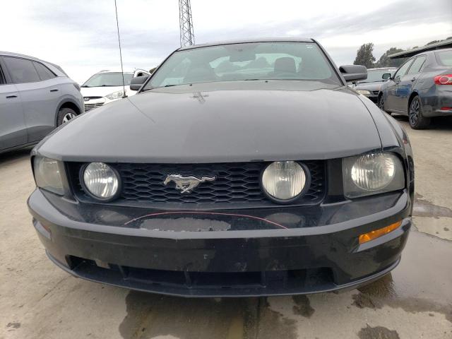 1ZVHT82H775270932 - 2007 FORD MUSTANG GT BLACK photo 5