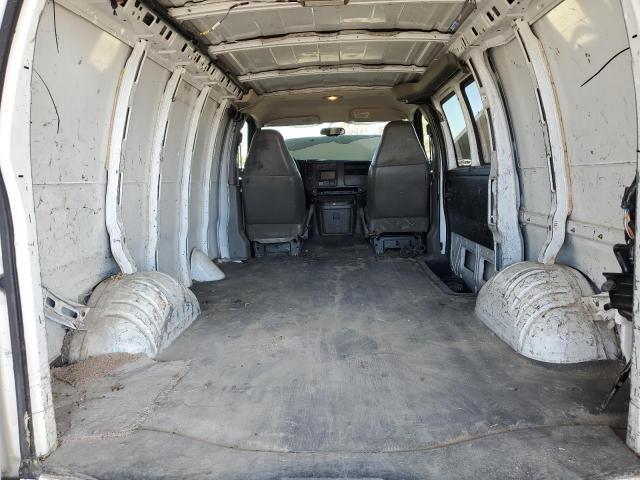 1GCHG35U051236905 - 2005 CHEVROLET EXPRESS G3 WHITE photo 10