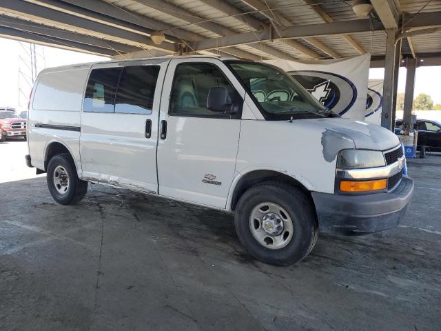 1GCHG35U051236905 - 2005 CHEVROLET EXPRESS G3 WHITE photo 4
