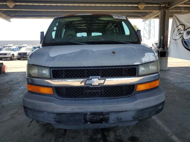 1GCHG35U051236905 - 2005 CHEVROLET EXPRESS G3 WHITE photo 5