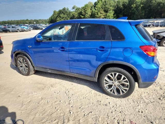JA4AP3AU7JU019605 - 2018 MITSUBISHI OUTLANDER ES BLUE photo 2