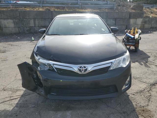 4T1BK1FK4DU526935 - 2013 TOYOTA CAMRY SE Noir photo 5
