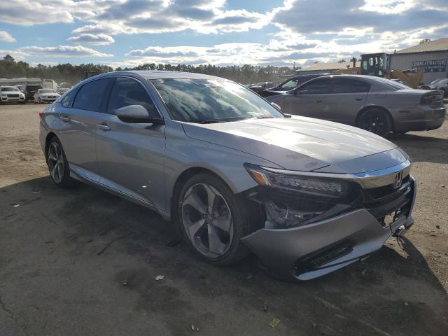 1HGCV2F91JA008640 - 2018 HONDA ACCORD TOURING SILVER photo 4