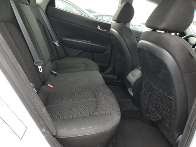 5XXGT4L34KG341647 - 2019 KIA OPTIMA LX WHITE photo 10