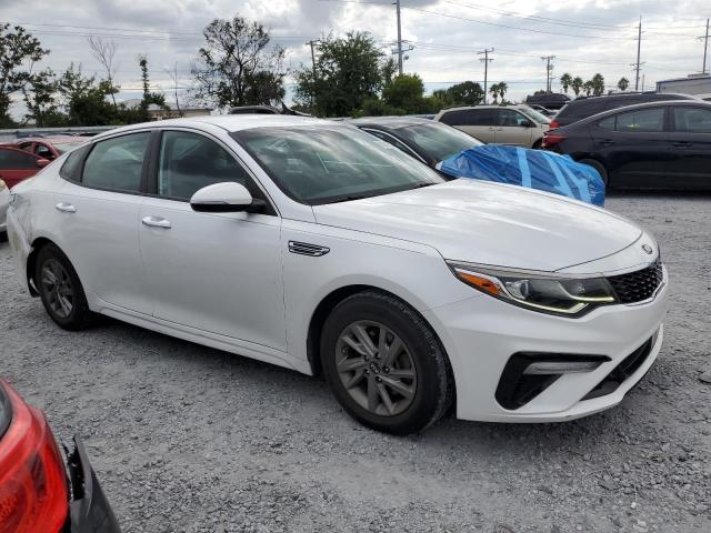 5XXGT4L34KG341647 - 2019 KIA OPTIMA LX WHITE photo 4