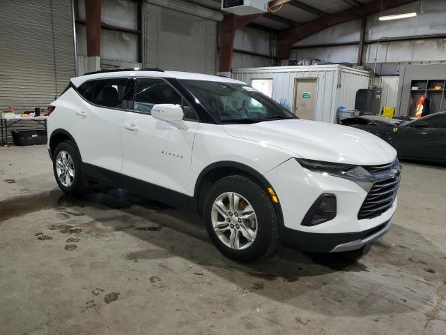 3GNKBGRS8KS688137 - 2019 CHEVROLET BLAZER 2LT WHITE photo 4