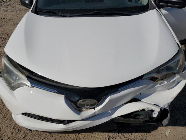 JTMZFREV6JJ202674 - 2018 TOYOTA RAV4 LE 白色 照片 11