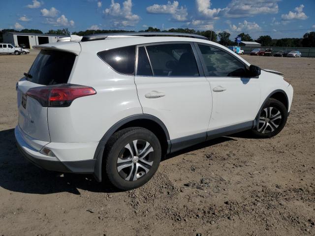JTMZFREV6JJ202674 - 2018 TOYOTA RAV4 LE 白色 照片 3