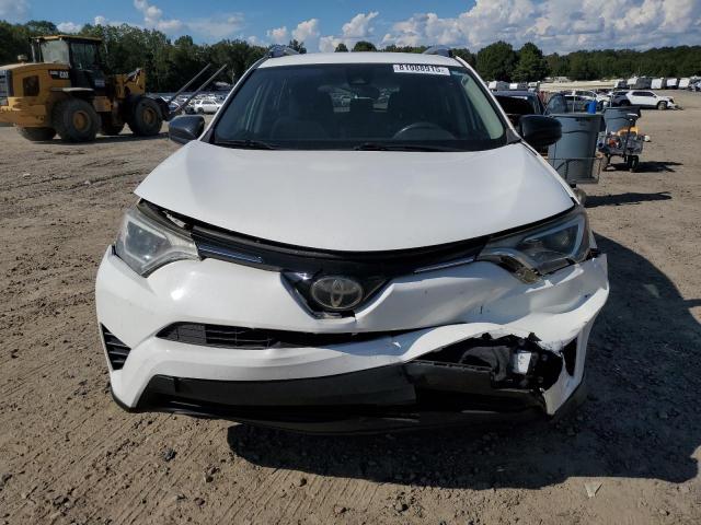 JTMZFREV6JJ202674 - 2018 TOYOTA RAV4 LE 白色 照片 5