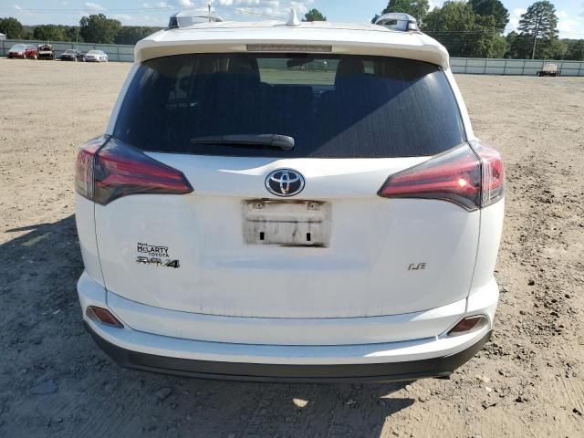 JTMZFREV6JJ202674 - 2018 TOYOTA RAV4 LE 白色 照片 6