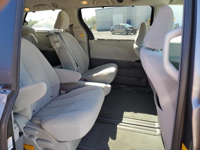 5TDKK3DC1BS117952 - 2011 TOYOTA SIENNA LE ვერცხლისფერი ფოტო 11