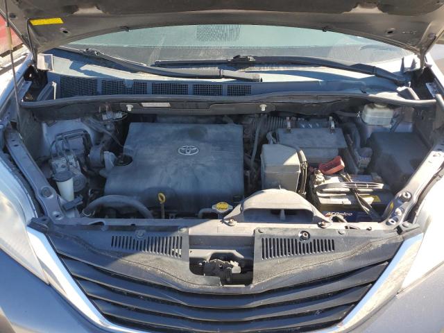 5TDKK3DC1BS117952 - 2011 TOYOTA SIENNA LE ვერცხლისფერი ფოტო 12