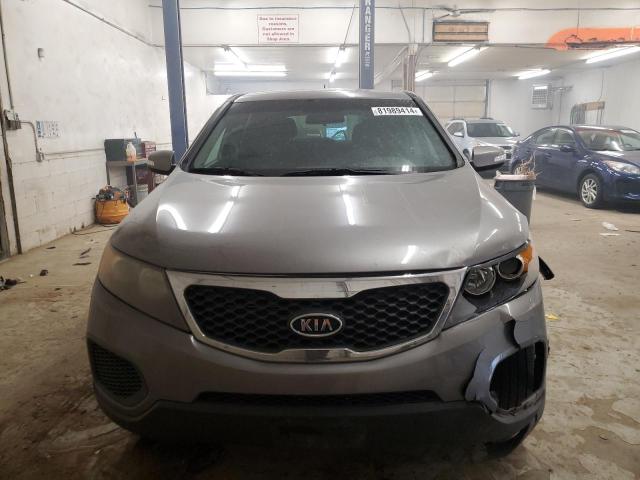 5XYKT3A15CG204705 - 2012 KIA SORENTO BASE GRAY photo 5