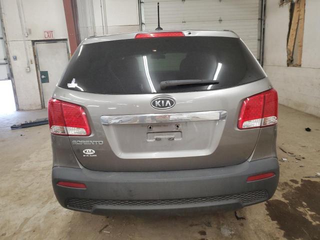 5XYKT3A15CG204705 - 2012 KIA SORENTO BASE GRAY photo 6