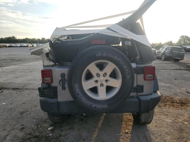 1C4AJWAG2FL690339 - 2015 JEEP WRANGLER SPORT فضي صورة 6