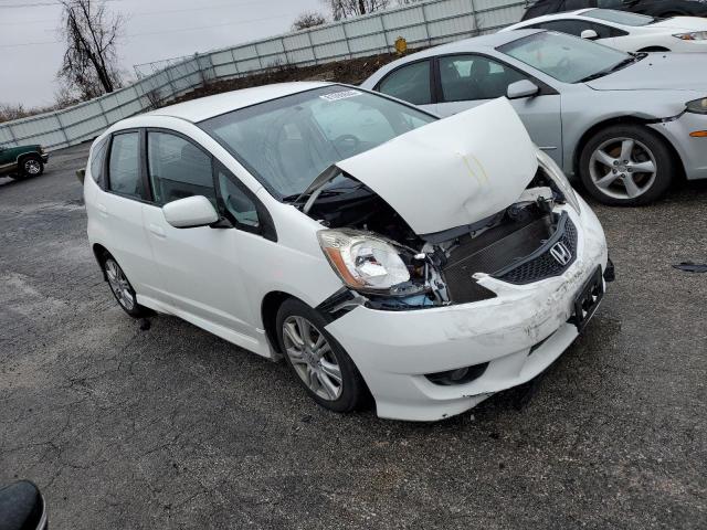 JHMGE8H50BC025964 - 2011 HONDA FIT SPORT WHITE photo 4