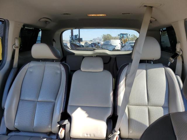 KNDMB5C13H6312335 - 2017 KIA SEDONA LX SILVER photo 10