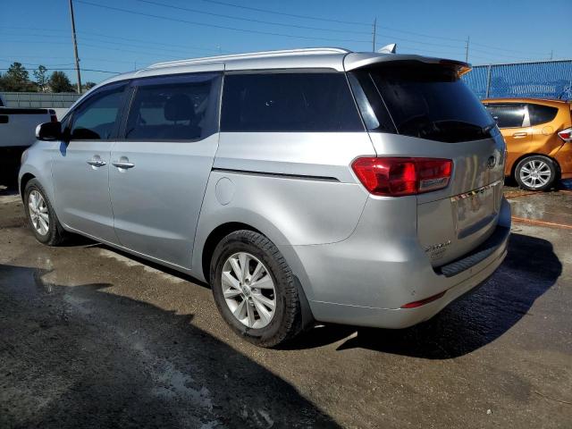 KNDMB5C13H6312335 - 2017 KIA SEDONA LX SILVER photo 2