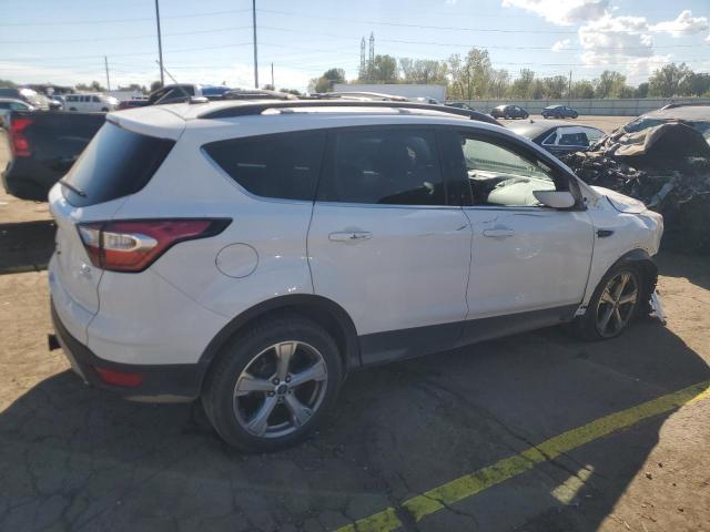 1FMCU0G98HUA91752 - 2017 FORD ESCAPE SE WHITE photo 3