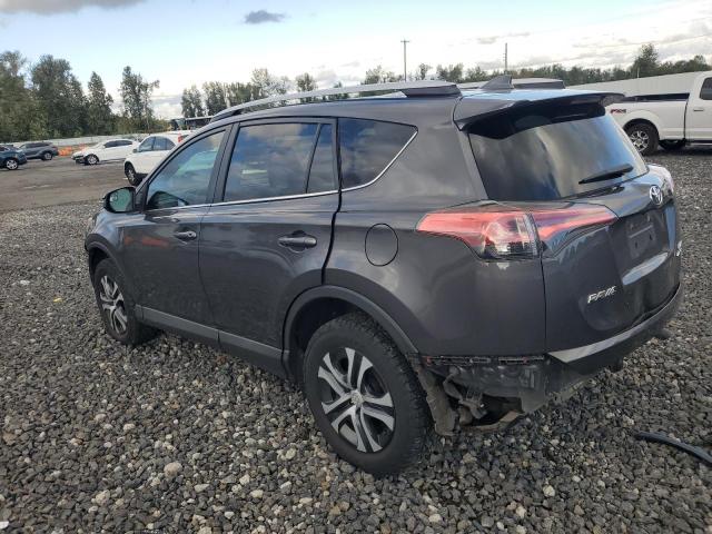 2T3BFREV5HW643760 - 2017 TOYOTA RAV4 LE رمادي صورة 2