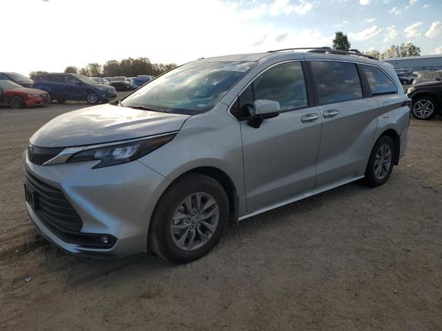 2025 TOYOTA SIENNA XLE, 