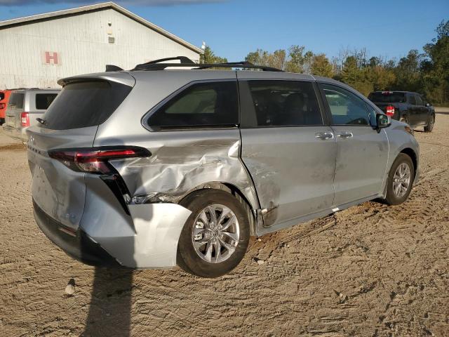 5TDYRKEC8SS229758 - 2025 TOYOTA SIENNA XLE SILVER photo 3