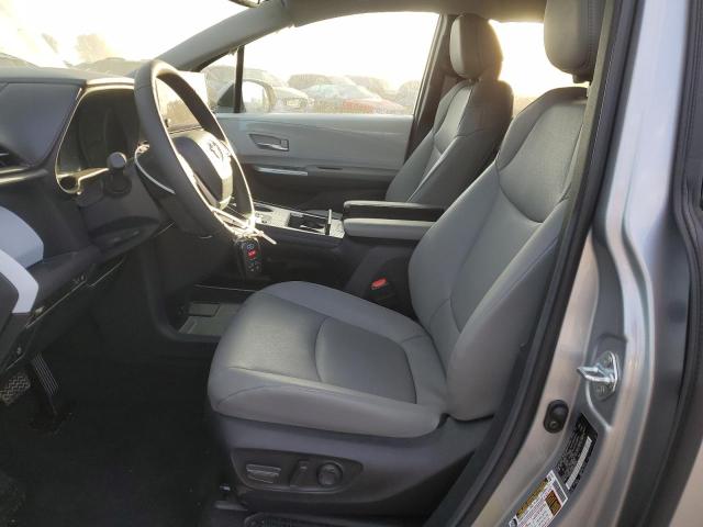 5TDYRKEC8SS229758 - 2025 TOYOTA SIENNA XLE SILVER photo 7
