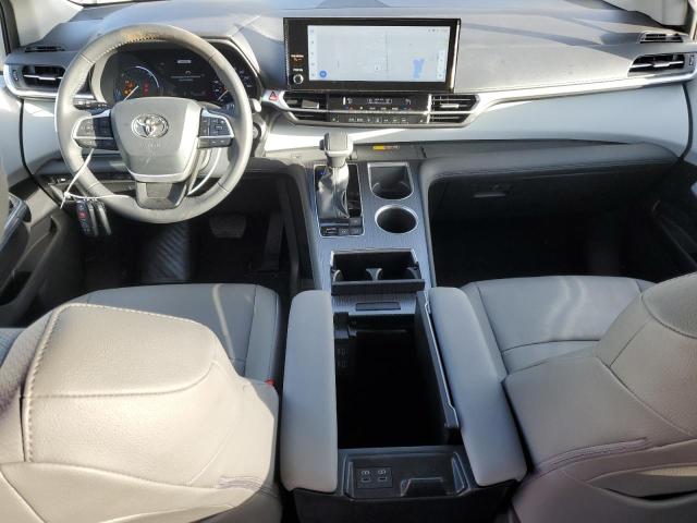 5TDYRKEC8SS229758 - 2025 TOYOTA SIENNA XLE SILVER photo 8