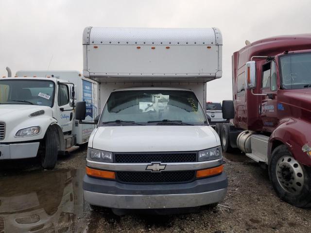 1GBJG31KX81109304 - 2008 CHEVROLET EXPRESS G3 WHITE photo 5