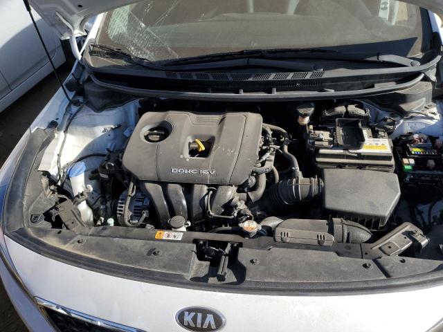 3KPFL4A71JE269542 - 2018 KIA FORTE LX WHITE photo 11