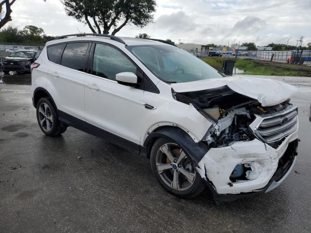 1FMCU9G94HUD95701 - 2017 FORD ESCAPE SE 白色 照片 4