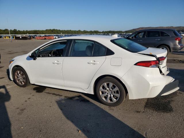 5YFEPMAE5MP165427 - 2021 TOYOTA COROLLA LE Սպիտակ լուսանկար 2