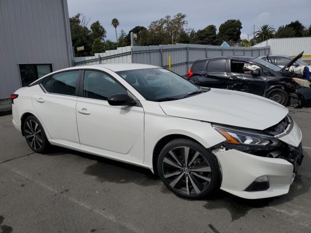 1N4BL4CVXMN407370 - 2021 NISSAN ALTIMA SR WHITE photo 4