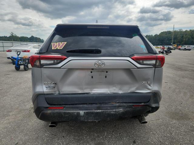 2T3W1RFV9PW257310 - 2023 TOYOTA RAV4 XLE 银色 照片 6