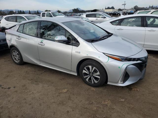 JTDKARFP8H3054199 - 2017 TOYOTA PRIUS PRIM SILVER photo 4