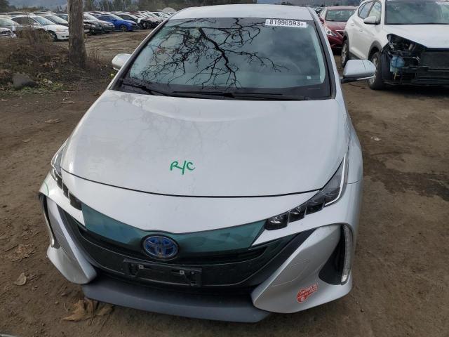 JTDKARFP8H3054199 - 2017 TOYOTA PRIUS PRIM SILVER photo 5
