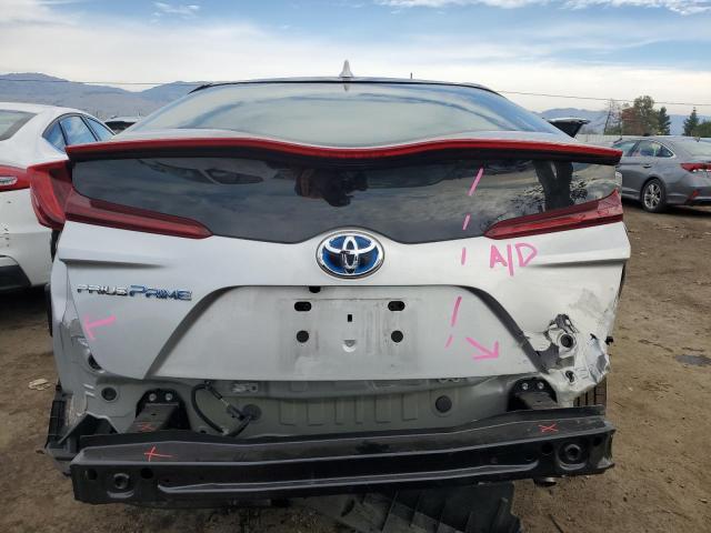 JTDKARFP8H3054199 - 2017 TOYOTA PRIUS PRIM SILVER photo 6