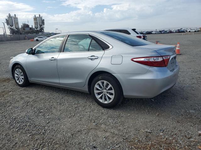 4T4BF1FK5GR521984 - 2016 TOYOTA CAMRY LE SILVER photo 2