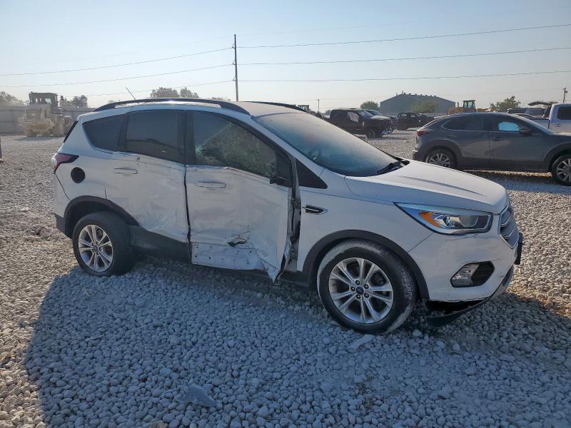 1FMCU0GD7HUD76110 - 2017 FORD ESCAPE SE WHITE photo 4
