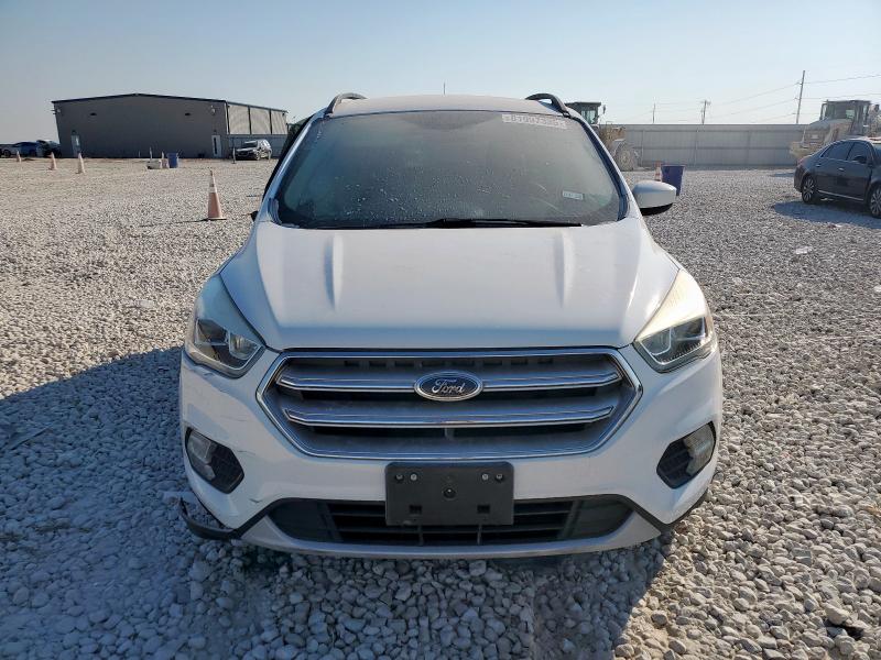 1FMCU0GD7HUD76110 - 2017 FORD ESCAPE SE WHITE photo 5