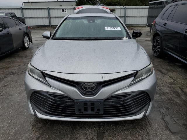 4T1B11HK7JU546530 - 2018 TOYOTA CAMRY L SILVER photo 5