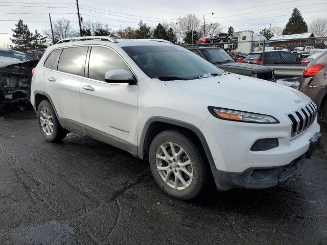 1C4PJMCS0GW310575 - 2016 JEEP CHEROKEE LATITUDE WHITE photo 4