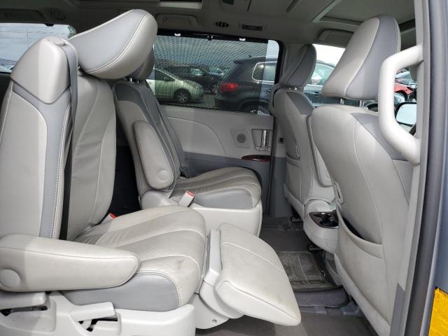 5TDDK3DC5DS066564 - 2013 TOYOTA SIENNA XLE ვერცხლისფერი ფოტო 11