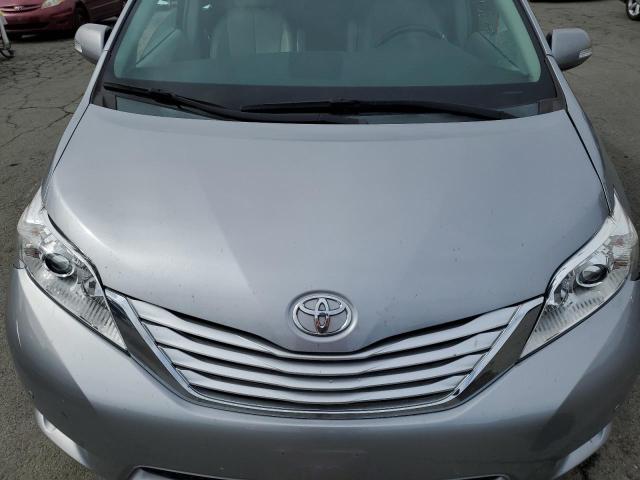 5TDDK3DC5DS066564 - 2013 TOYOTA SIENNA XLE ვერცხლისფერი ფოტო 12